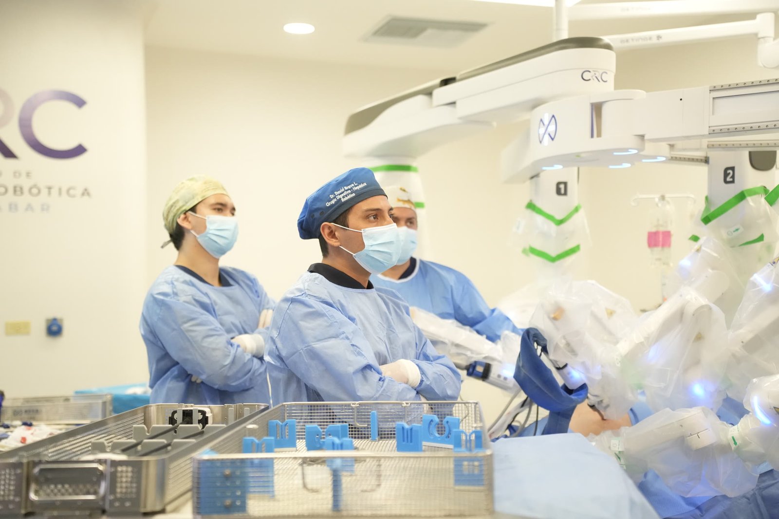Equipo médico entrenando